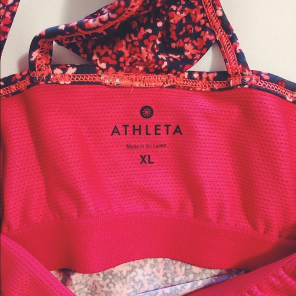 Athleta Sport top with built-in shelf bra - Picture 3 of 3